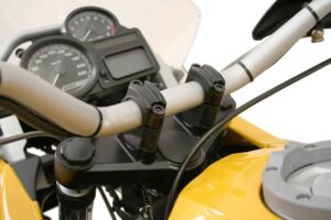 ZESTAW PODWYŻSZAJĄCY KIEROWNICĘ SW-MOTECH 30MM BMW R 1200 GS/ADV/ F800GS ADV BLACK