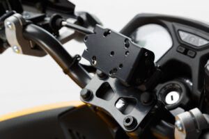 050911_ZAL352960.jpg MOCOWANIE GPS NA KIEROWNICĘ SW-MOTECH BMW/HONDA/SUZUKI MODELS BLACK