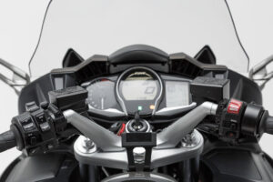 050921_ZAL352978.jpg MOCOWANIE GPS NA KIEROWNICĘ SW-MOTECH YAMAHA FJR 1300 (04-) BLACK