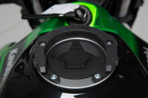 UCHWYT MOCUJĄCY TANKRING EVO SW-MOTECH 5 ŚRUB KAWASAKI 2 BLACK