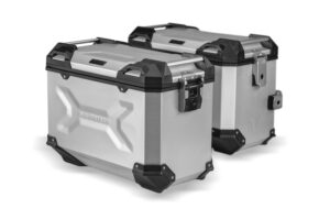 106269_ZAL204899.jpg ZESTAW KUFRÓW BOCZNYCH TRAX ADV I STELAŻY SW-MOTECH HONDA XRV750 AFRICA TWIN (92-03) SILVER 45/37L