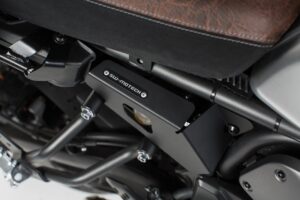 133256_ZAL272066.jpg OSŁONA ZBIORNIKA PŁYNU HAMULCOWEGO SW-MOTECH YAMAHA XSR700 (15-)/XT (19-) (PRAWA I LEWA STRONA) BLAC