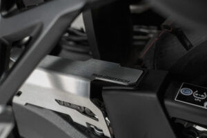 133378_ZAL253120.jpg PRZEDŁUŻENIE OSŁONY ŁAŃCUCHA SW-MOTECH HONDA CRF1000L (15-) SILVER