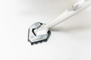 NAKŁADKA NÓŻKI BOCZNEJ SW-MOTECH BMW S 1000 XR (15-19) BLACK SILVER