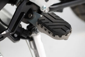 164181_ZAL271820.jpg PODNÓŻKI ION SW-MOTECH TRIUMPH TIGER 800/900/1200 SCRAMBLER 1200 SILVER