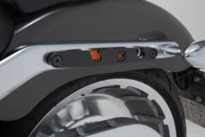 STELAŻ BOCZNY SLH LEWY SW-MOTECH HARLEY-DAVIDSON SOFTAIL STREET BOB (17-)STANDARD (20-) LH2 BLACK