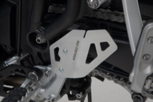 OSŁONA PIĘTY NA LEWĄ STRONĘ SW-MOTECH TRIUMPH TIGER 900/GT/RALLY/PRO (19-23) SILVER