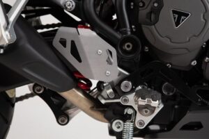 OSŁONA PIĘTY NA PRAWĄ STRONĘ SW-MOTECH TRIUMPH TIGER 900/GT/RALLY/PRO (19-23) SILVER