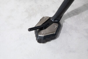 NAKŁADKA NÓŻKI BOCZNEJ SW-MOTECH YAMAHA TRACER 9 (20-) BLACK/SILVER