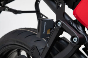 264625_ZAL454893.jpg OSŁONA ZBIORNIKA PŁYNU HAMULCOWEGO SW-MOTECH YAMAHA TRACER 9/GT(20-)/GT+ (22-) BLACK