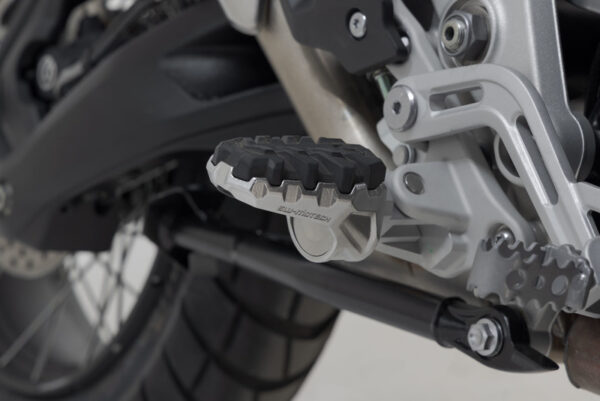 PODNÓŻKI EVO SW-MOTECH TRIUMPH TIGER 1200 MODELS (22-) BLACK