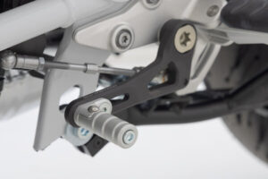 292817_ZAL633715.jpg DŹWIGNIA ZMIANY BIEGÓW SW-MOTECH BMW R 1200 R/RS (14-18) R 1250 R/RS (18-) BLACK SILVER