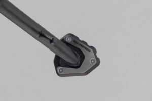 NAKŁADKA NÓŻKI BOCZNEJ SW-MOTECH. HONDA CB750 / XL750 (22-) BLACK SILVER