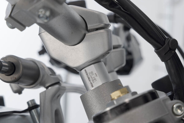 ZESTAW PODWYŻSZAJĄCY KIEROWNICĘ SW-MOTECH 20MM DUCATI DESERTX (22-) SILVER