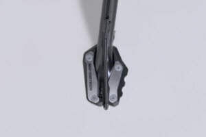 NAKŁADKA NÓŻKI BOCZNEJ SW-MOTECH SUZUKI GSX-S10000GX (23-) BLACK/SILVER