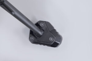 NAKŁADKA NÓŻKI BOCZNEJ SW-MOTECH KAWASAKI VERSYS 1000 (14-)/1100 (24-) BLACK/SILVER