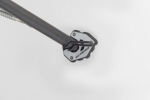 363686_ZAL861122.jpg NAKŁADKA NÓŻKI BOCZNEJ SW-MOTECH BLACK/TRIUMPH TRIDENT 660 (24-) BLACK SILVER