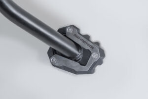 363688_ZAL861128.jpg NAKŁADKA NÓŻKI BOCZNEJ SW-MOTECH BLACK/TRIUMPH TIGER SPORT 660/800 (24-) BLACK SILVER