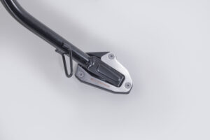 363689_ZAL861131.jpg NAKŁADKA NÓŻKI BOCZNEJ SW-MOTECH BLACK/DUCATI SCRAMBLER MODELS (24-) BLACK SILVER